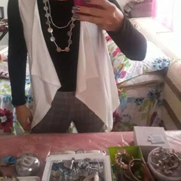 Vest - Picture 4 of 4